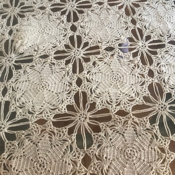 Vintage handmade crotchet tablecloth - Picture 2 of 4